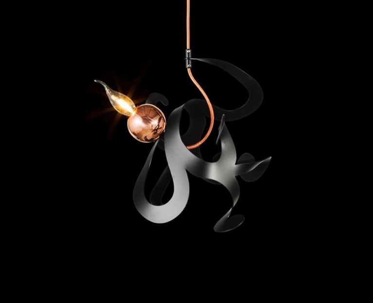 brandvanegmond_main_kelp25_chandelier_black_matt_and_copper_light_globes-2